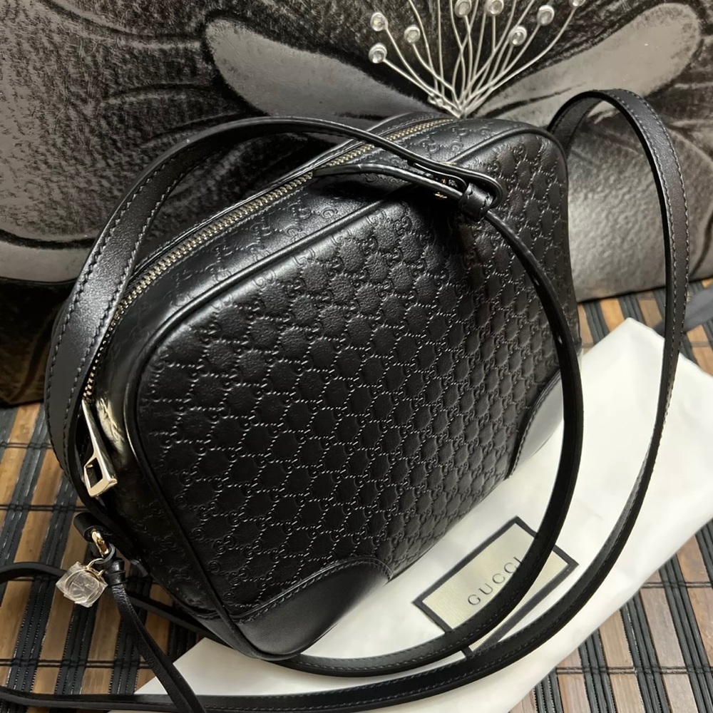 GUCCI black MICRO GUCCISSIMA Leather BREE Camera cross-body Charm bag.